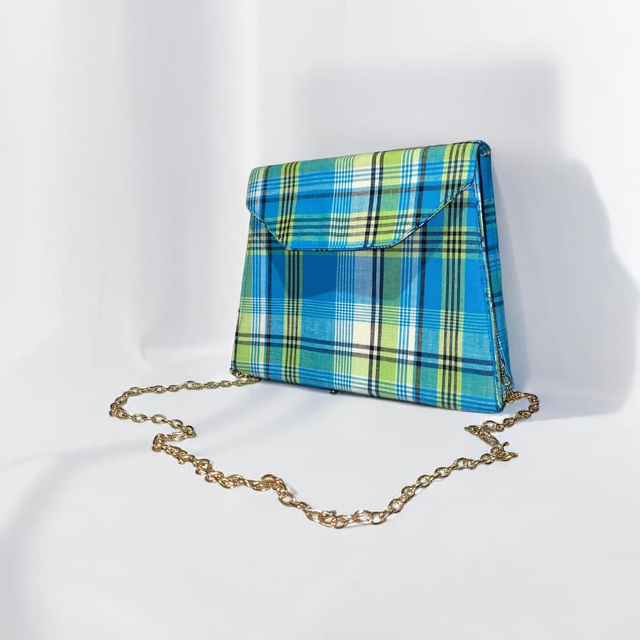 Sac pochette en madras "La Caribéenne" avec chaîne